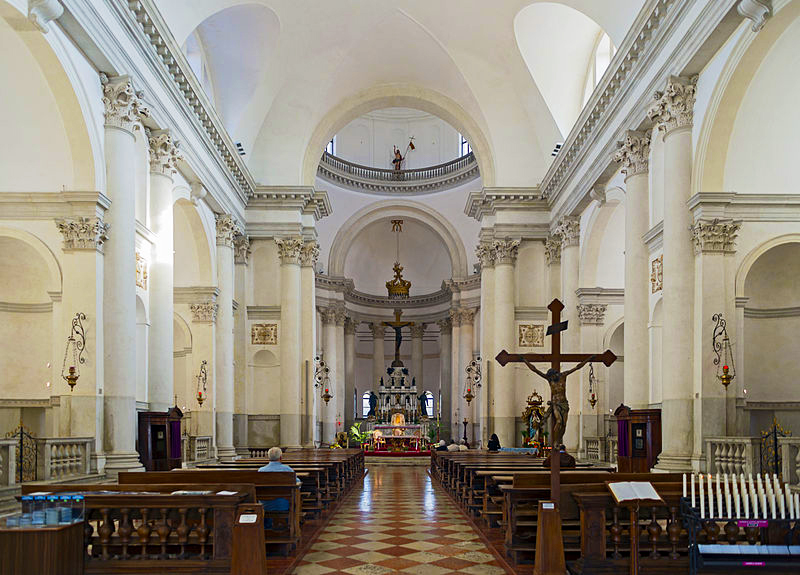 20190719121102Interni basilica del Redentore Venezia.jpg